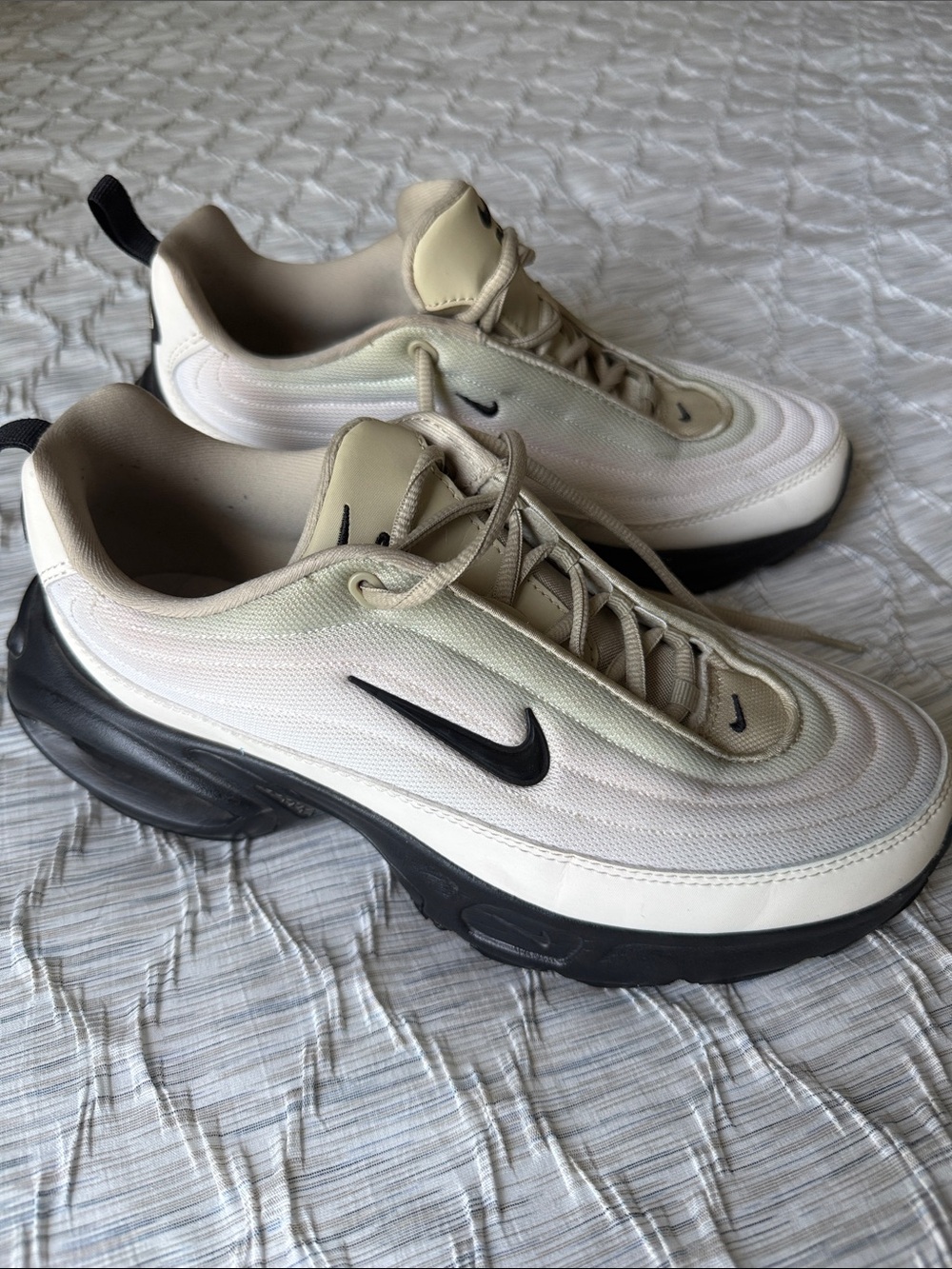 Nike Air Max Low-Profile Sneaker - Cream Pale pink and Black